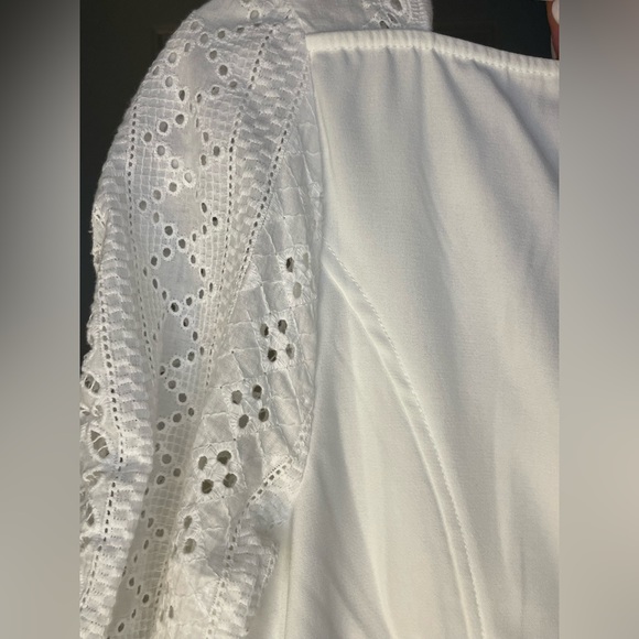 Roku Poly side zip lace top - Picture 5 of 12